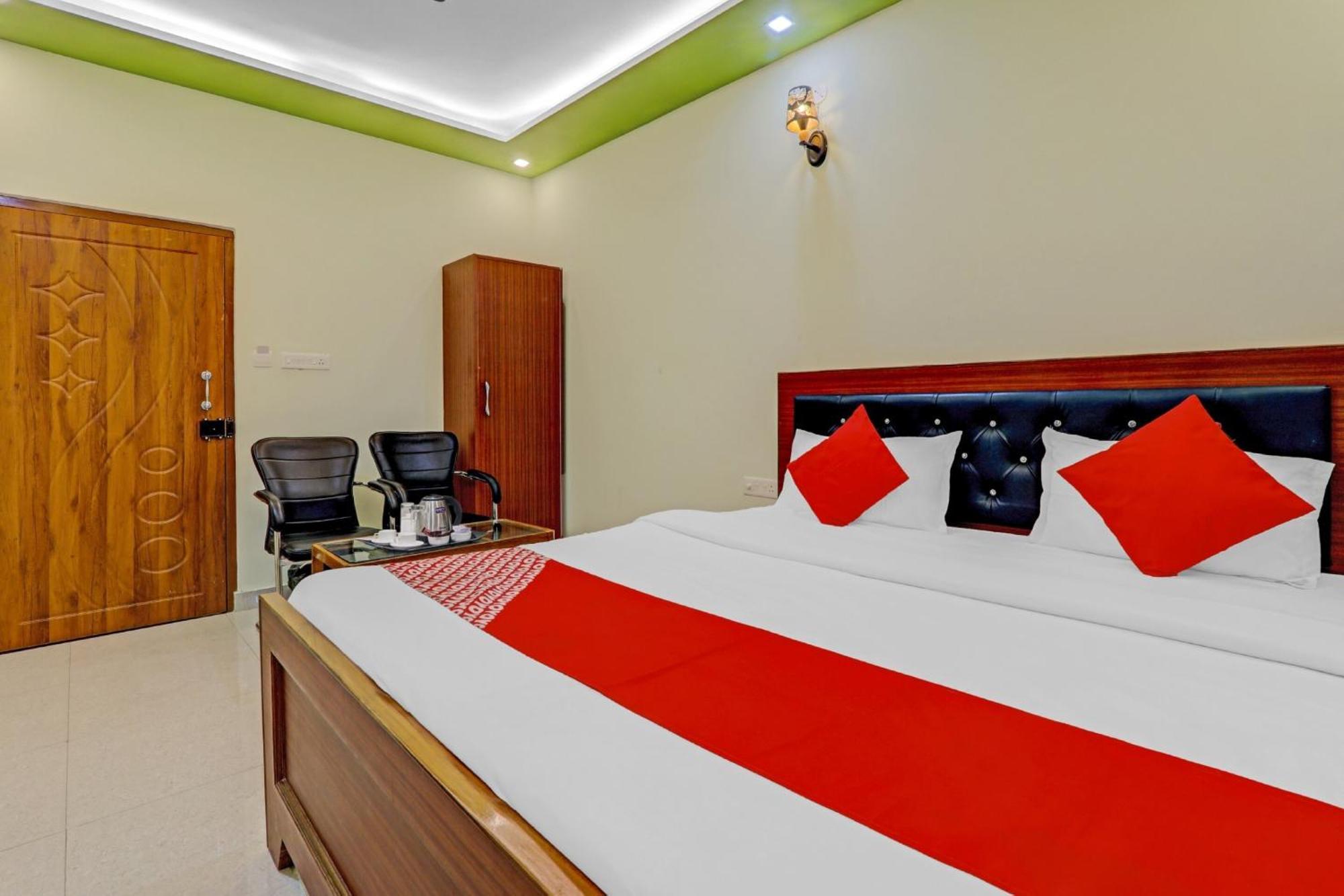 Hotel O Chauhan Palace Lucknow Buitenkant foto